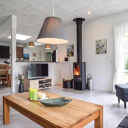 3 Bedroom Nice In Tranekaer